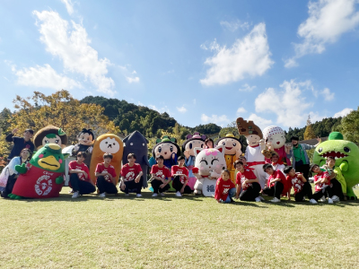 キャラクターのみんなと集合写真